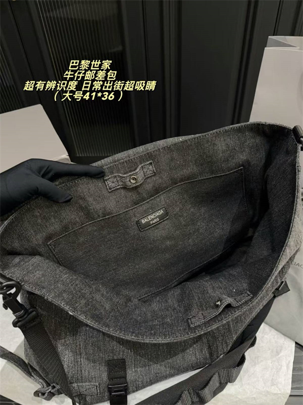 都会派カジュアル BALENCIAGA バレンシアガ コピー ショルダーバッグ フラップポケット ワイドストラップ 機能的デザイン