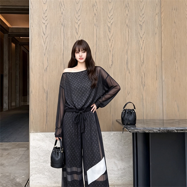 肩見せシルエットが映える LOUIS VUITTON ルイヴィトン コピー 2ピースセット シアートップス マキシスカート モードスタイル