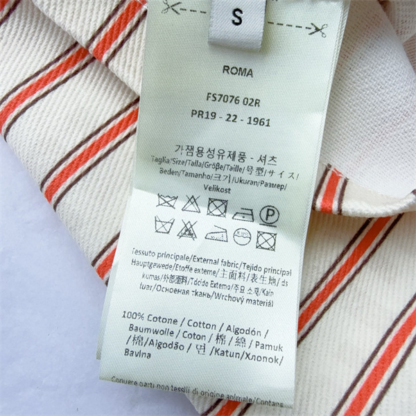 縦ラインが映える FENDI フェンディ コピー レディース タンクトップ レッド×グレー配色 リゾートムード