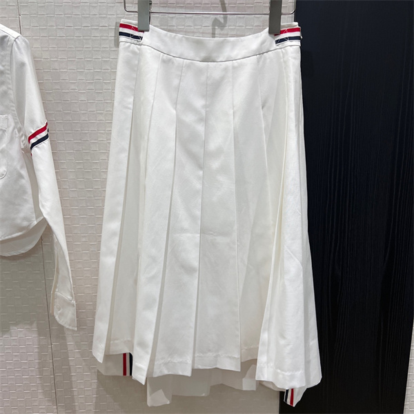 プレッピームード THOM BROWNE トム ブラウン コピー 2ピースセット ポケットシャツ ハイウエストプリーツ