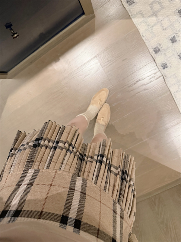 プレッピームード BURBERRY バーバリー コピー 2ピースセット 襟付きニット チェックミニスカート ピンク系