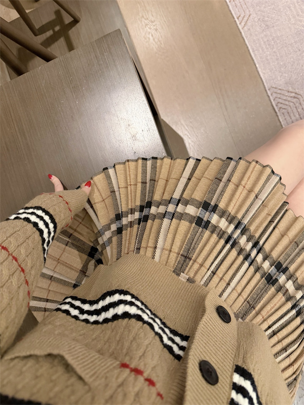 プレッピームード BURBERRY バーバリー コピー 2ピースセット 襟付きニット チェックミニスカート ピンク系