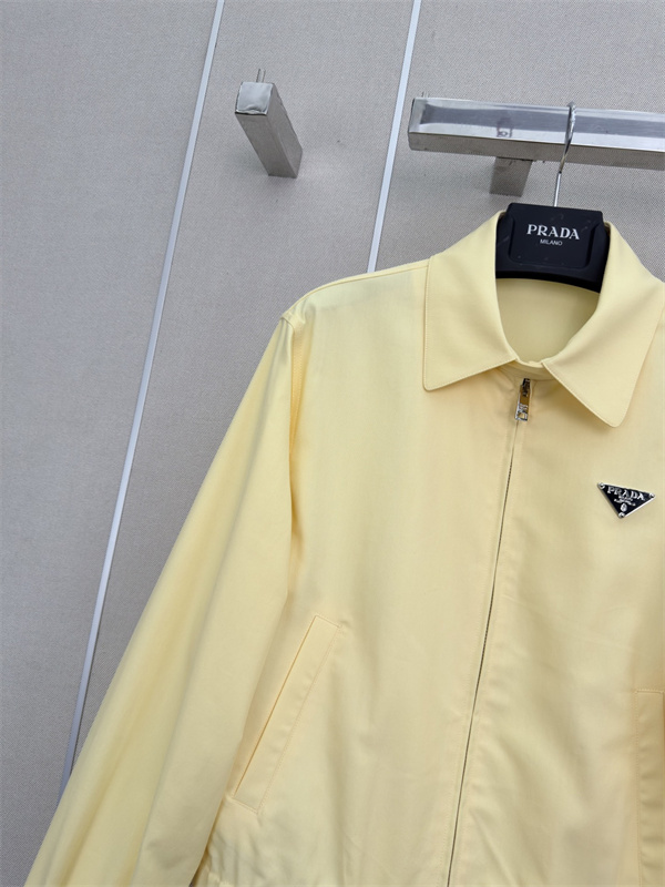 軽快スポーティ PRADA プラダ コピー ライトジャケット シャツカラー イージーヘム ペールイエロー