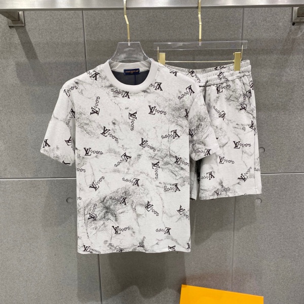 ストリート人気 ルイ・ヴィトン 半袖Tシャツセットアップ Louis Vuitton 激安 グラフィック総柄 リラックス仕様