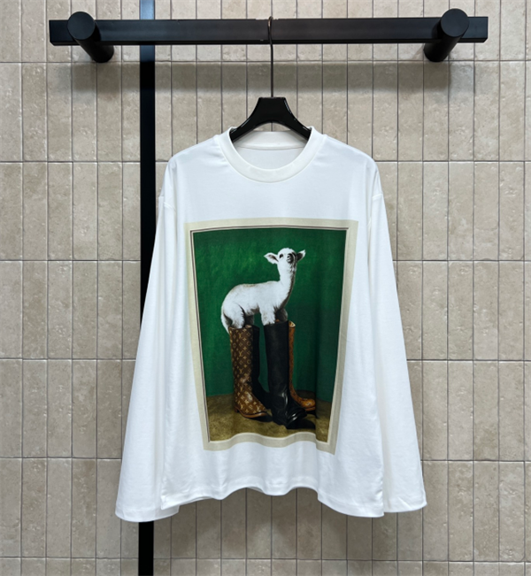 ルイヴィトン長袖tシャツコピー人気2026★Louis Vuitton新作お洒落ホワイト色カジュアルスタイル