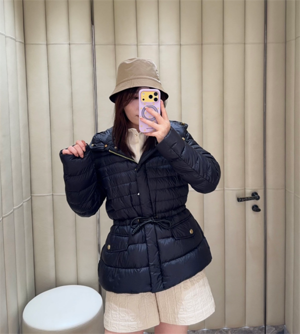 防寒性抜群MONCLER モンクレールダウンジャケットコピー人気秋冬トレンドおしゃれレディース新作