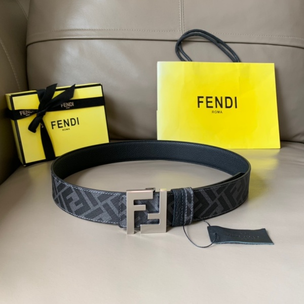 都会的な一本 FENDI激安 リバーシブルベルト フェンディ FF柄 ファブリック レザー メタルバックル