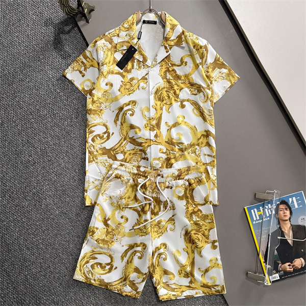 バロック総柄 ゴールド×アイボリー VERSACE ヴェルサーチェ コピー 半袖セットアップ リゾートスタイル