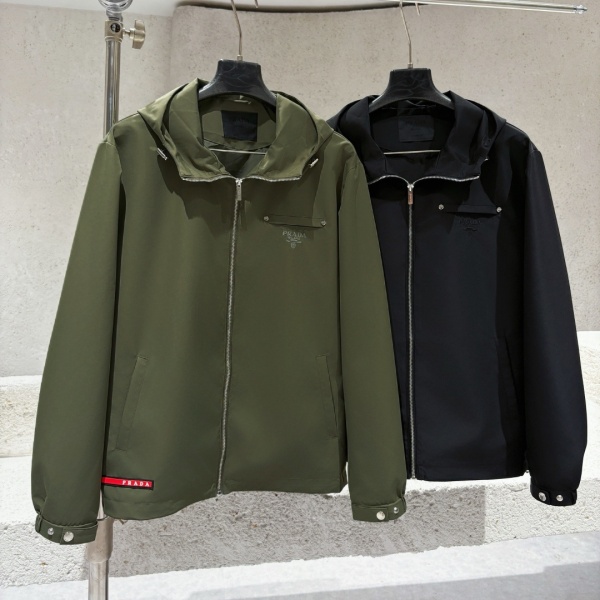 リリー☆PRADA フード付きジャケット☆ 実用性重視 PRADA激安 フード付きジャケット プラダ 三防素材 メタル