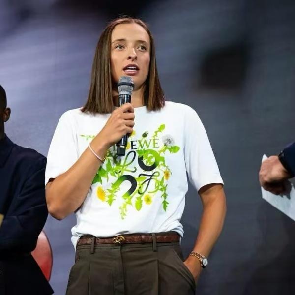 コーデ主役 LOEWE デジタルプリント 半袖Tシャツ こなれ見え ロエベ 快適フィット