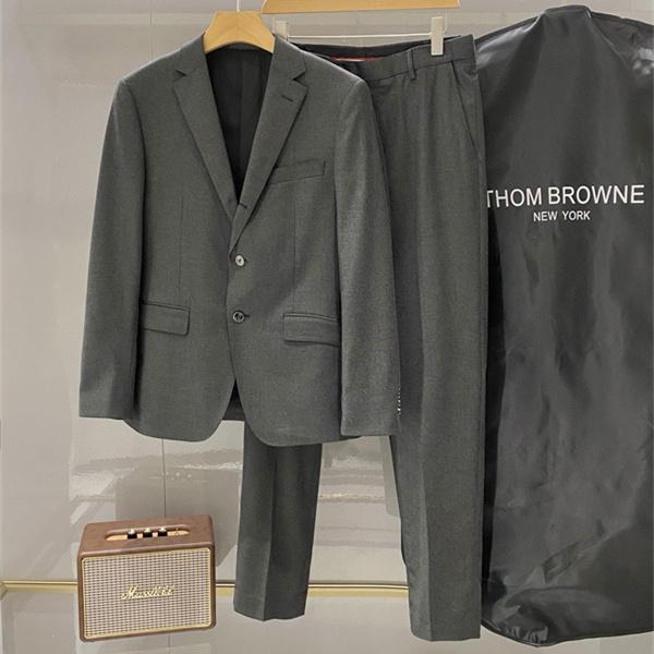 グレートーン シャープな輪郭 都会派スタイル THOM BROWNE トムブラウン コピー スーツセットアップ 2026新作 注目度上昇