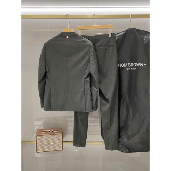 グレートーン シャープな輪郭 都会派スタイル THOM BROWNE トムブラウン コピー スーツセットアップ 2026新作 注目度上昇