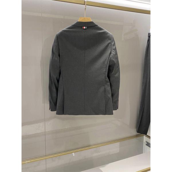 グレートーン シャープな輪郭 都会派スタイル THOM BROWNE トムブラウン コピー スーツセットアップ 2026新作 注目度上昇