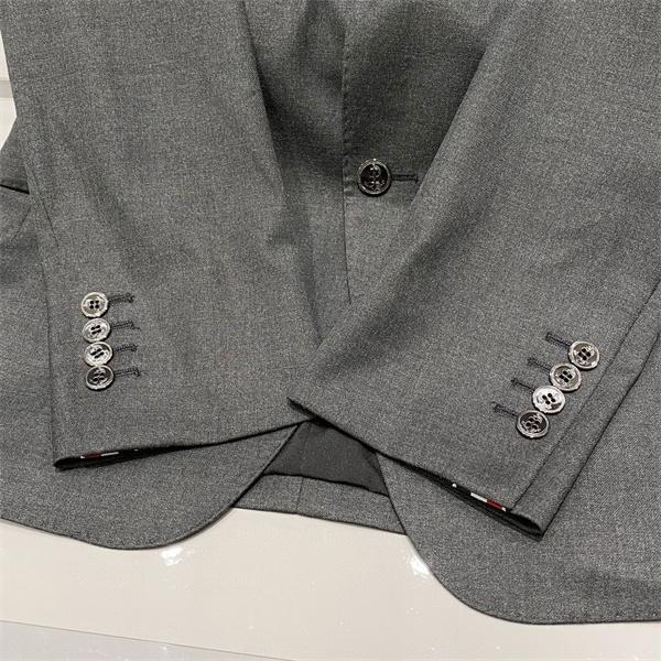 グレートーン シャープな輪郭 都会派スタイル THOM BROWNE トムブラウン コピー スーツセットアップ 2026新作 注目度上昇