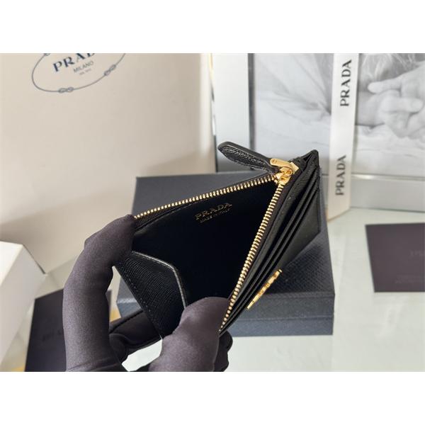 PRADA プラダ コピー フラグメントケース 新作注目 サフィアーノ調 薄型カード収納 ゴールド金具