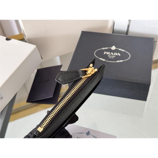 PRADA プラダ コピー フラグメントケース 新作注目 サフィアーノ調 薄型カード収納 ゴールド金具