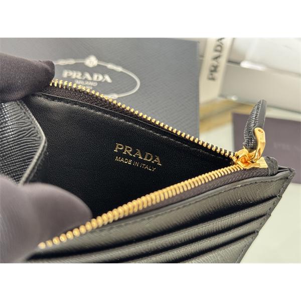 PRADA プラダ コピー フラグメントケース 新作注目 サフィアーノ調 薄型カード収納 ゴールド金具