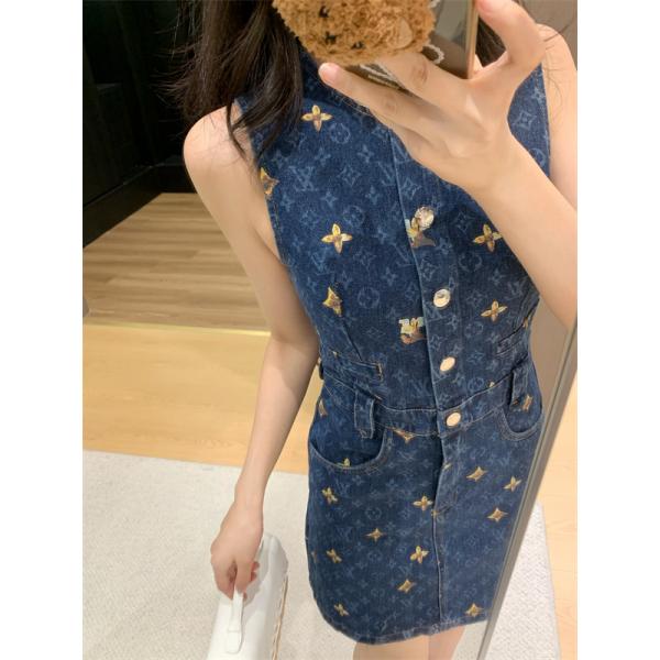 売れ筋候補 メタルボタン ポケット付き LOUIS VUITTON ルイヴィトン コピー ノースリーブデニムワンピース すっきりシルエット