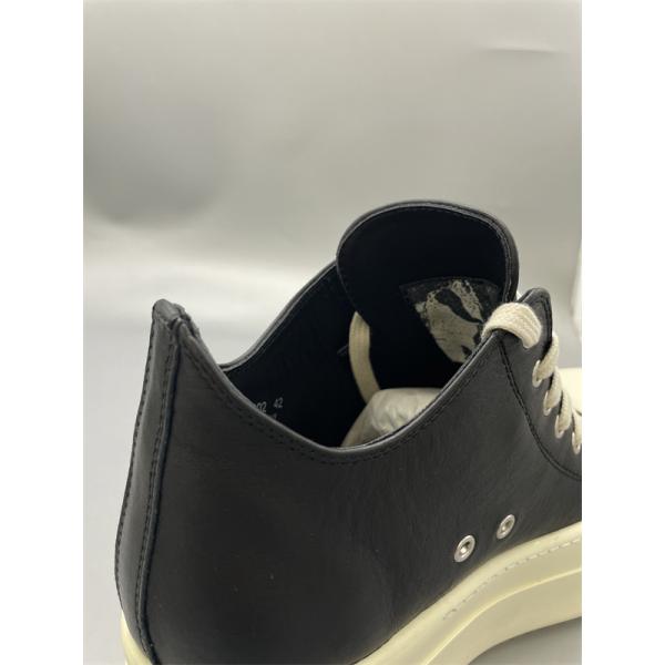 モノトーン配色 RICK OWENS リック・オウエンス コピー 厚底ローカットスニーカー 端正なボリュームフォルム 定番人気