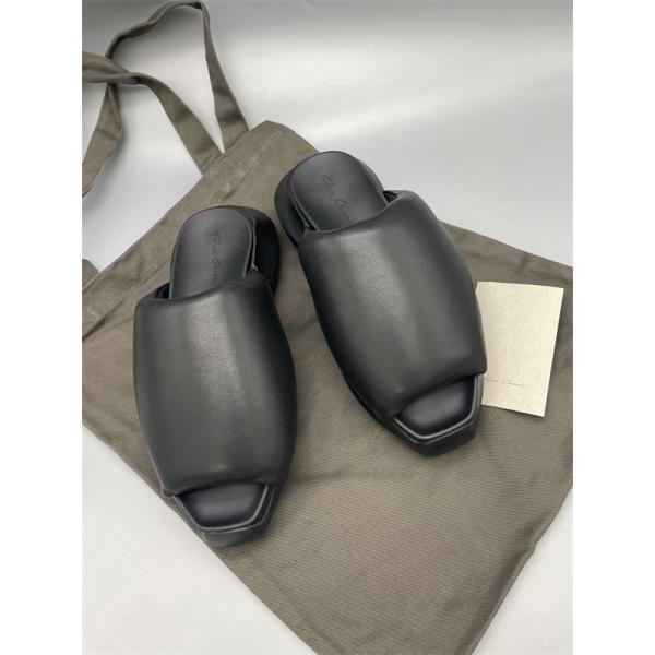 ワイドストラップ 安定ソール 洗練シルエット RICK OWENS リック・オウエンス コピー レザーミュール デイリー対応 足元更新