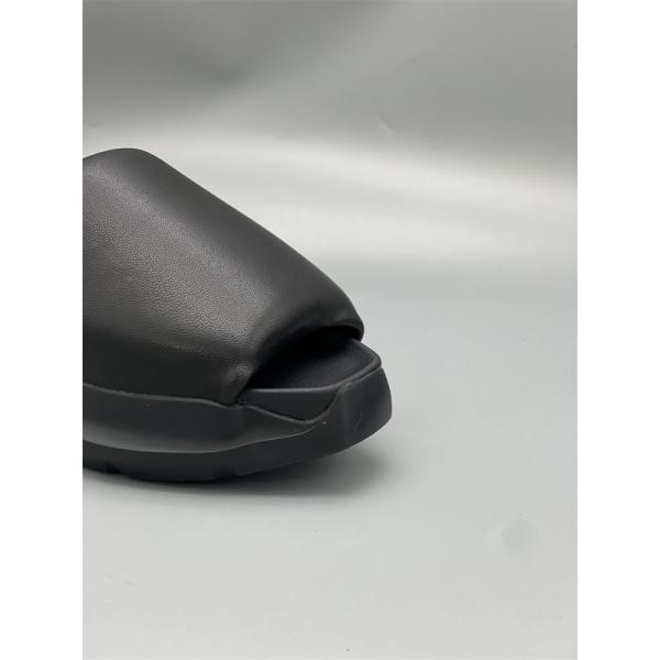 ワイドストラップ 安定ソール 洗練シルエット RICK OWENS リック・オウエンス コピー レザーミュール デイリー対応 足元更新