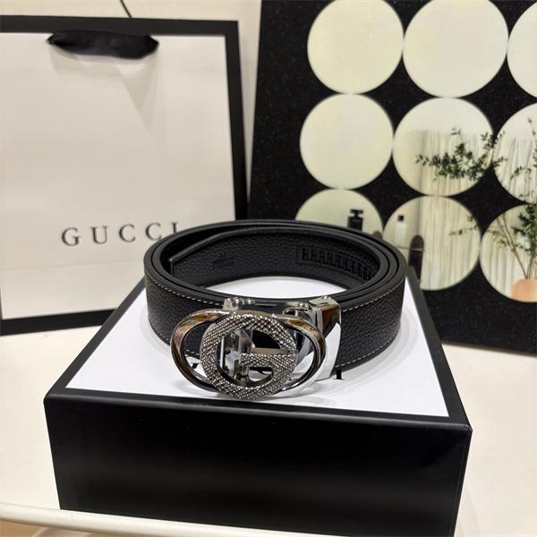 GUCCI グッチ コピー メンズ ベルト 注目度急伸 GGモチーフバックル シボ調仕立て 洗練アクセント