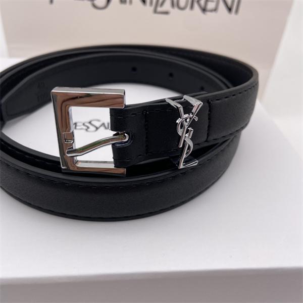 洗練見え SAINT LAURENT サンローラン コピー レザーベルト 細身フォルム ロゴアクセント きれいめコーデ