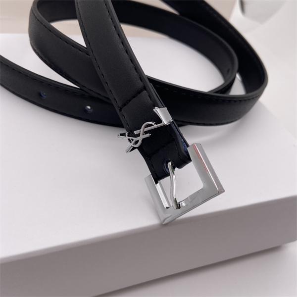洗練見え SAINT LAURENT サンローラン コピー レザーベルト 細身フォルム ロゴアクセント きれいめコーデ