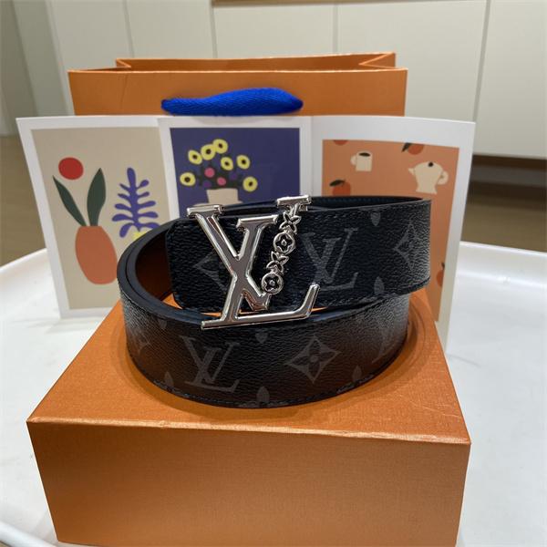 意匠性際立つ LOUIS VUITTON ルイヴィトン コピー ウエストベルト フローラルチャーム メタルLVバックル