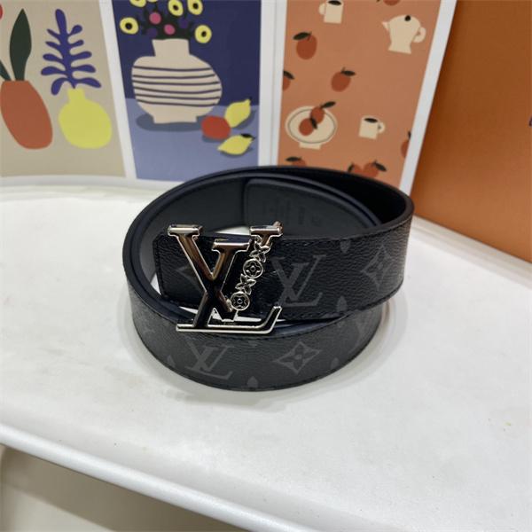 意匠性際立つ LOUIS VUITTON ルイヴィトン コピー ウエストベルト フローラルチャーム メタルLVバックル