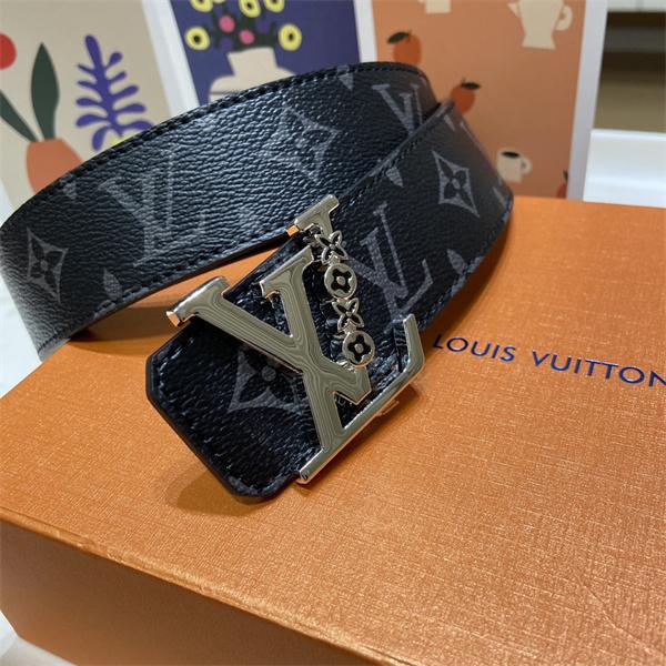 意匠性際立つ LOUIS VUITTON ルイヴィトン コピー ウエストベルト フローラルチャーム メタルLVバックル