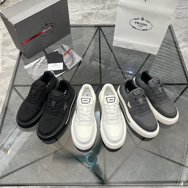 レザー調パネル 厚底ラバーソール PRADA プラダ コピー ローカットスニーカー スポーティーな立体フォルム 人気上昇