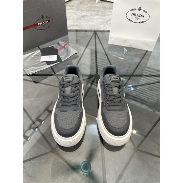 レザー調パネル 厚底ラバーソール PRADA プラダ コピー ローカットスニーカー スポーティーな立体フォルム 人気上昇