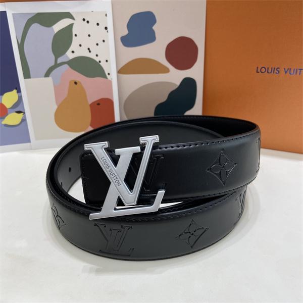 LOUIS VUITTON ルイヴィトン コピー メンズ ベルト 注目度急伸 LVイニシャルバックル エンボスモノグラム 洗練フォルム