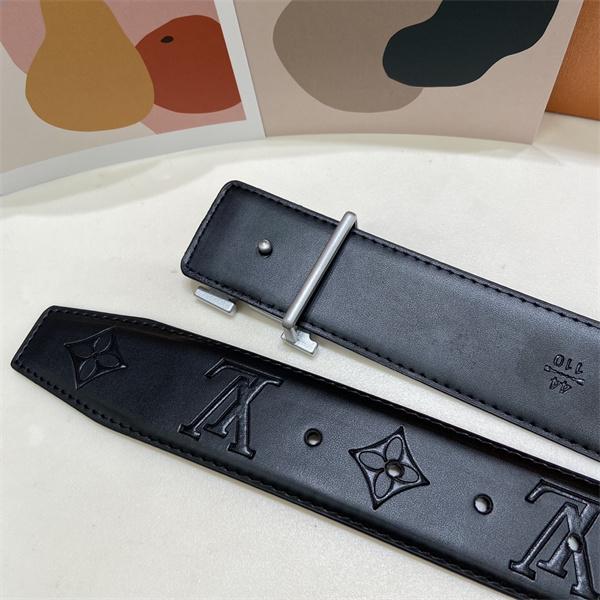 LOUIS VUITTON ルイヴィトン コピー メンズ ベルト 注目度急伸 LVイニシャルバックル エンボスモノグラム 洗練フォルム