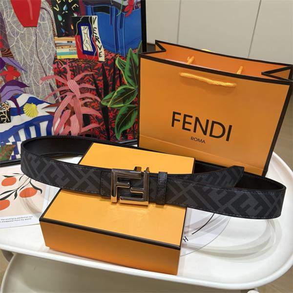 ダブルFメタルバックル 総柄デザイン FENDI フェンディ コピー ベルト レザー調トリム 存在感ある一本 注目度急伸
