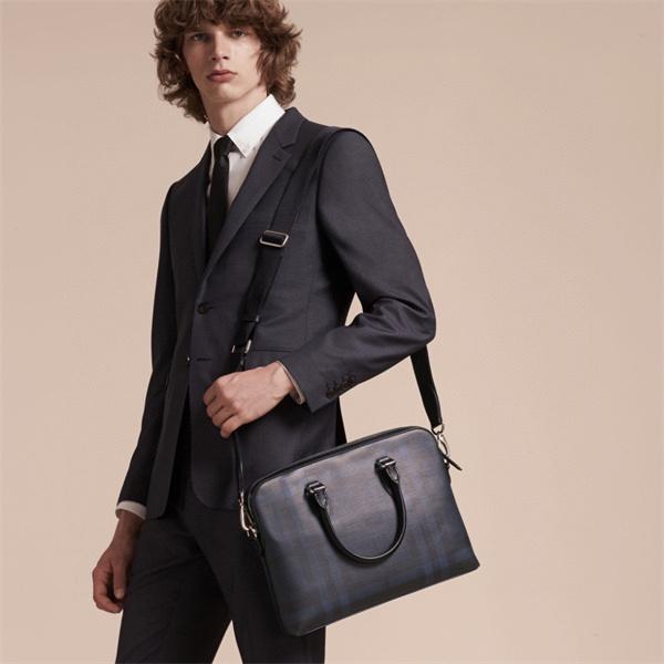 3色大容量でポケット充実★ BURBERRYバーバリービジネスバッグコピー ペンホルダー完備の2WAYブリーフケース