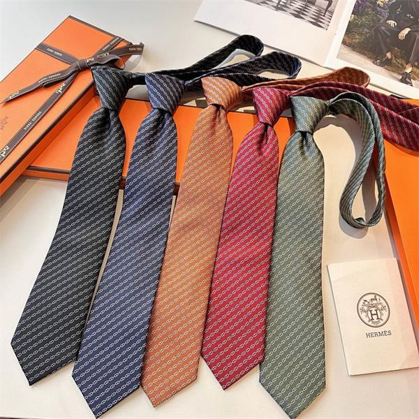【2026人気】エルメス ネクタイ コピー Hermès 上品スーツスタイルを格上げする大人の一本