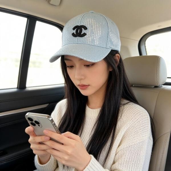 CHANEL  激安 人気上昇中 キラめきデニムキャップワンポイント 軽やか見え お出かけコーデ向け