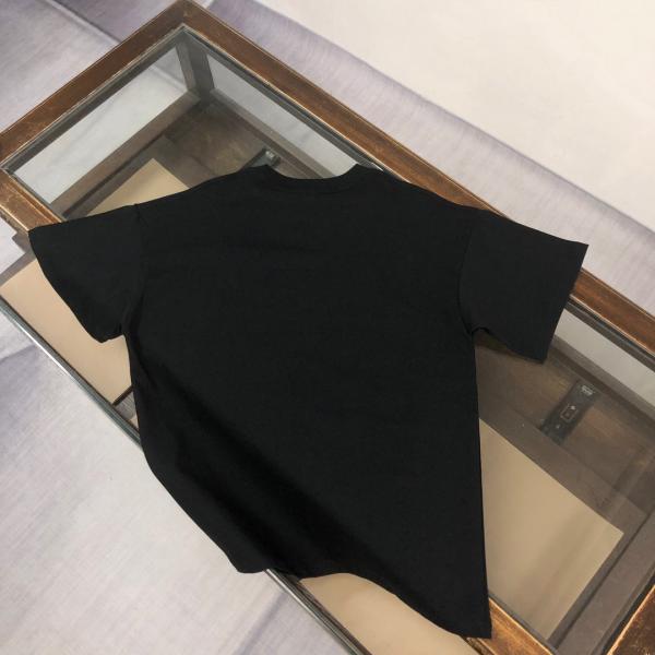 タイポグラフィ主役 AMIRI アミリ コピー クルーネックTシャツ 大判レターロゴ ミニマルバック仕様