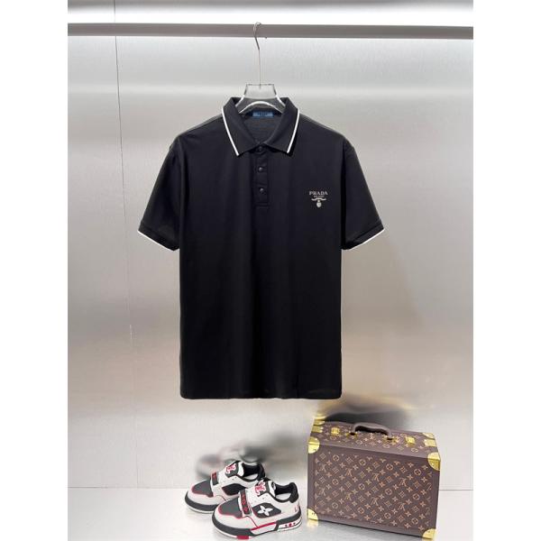 スマートカジュアル PRADA プラダ コピー ポロトップス 襟ラインアクセント ミニチャーム風ロゴ