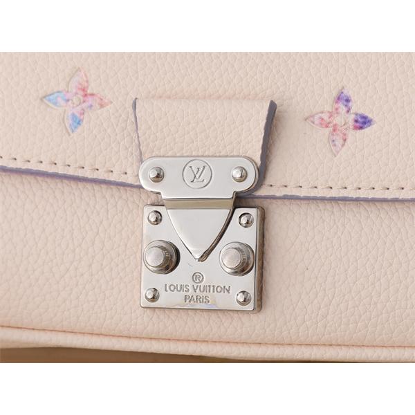 淡彩モチーフが映える LOUIS VUITTON ルイヴィトン コピー クロスボディバッグ ラウンドフラップ コンパクト設計