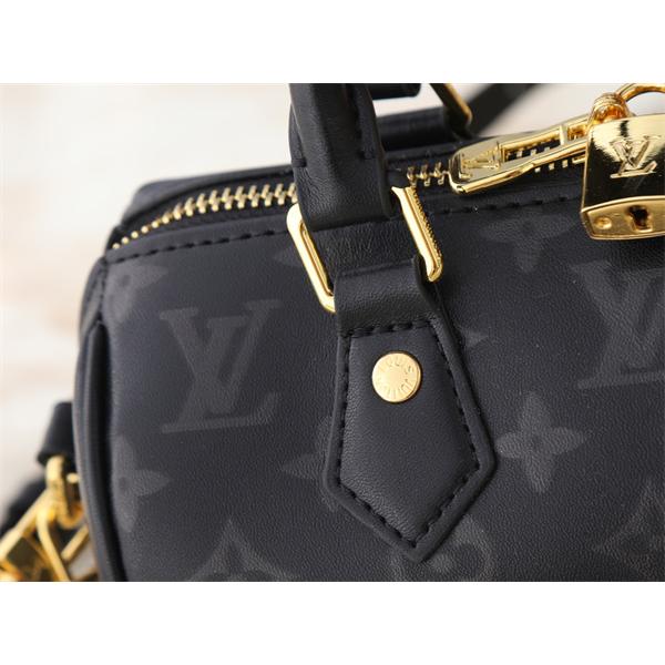 チェーン使いが際立つ LOUIS VUITTON ルイヴィトン コピー 2WAYバッグ ミニボストン ファスナートップ 都会派仕様