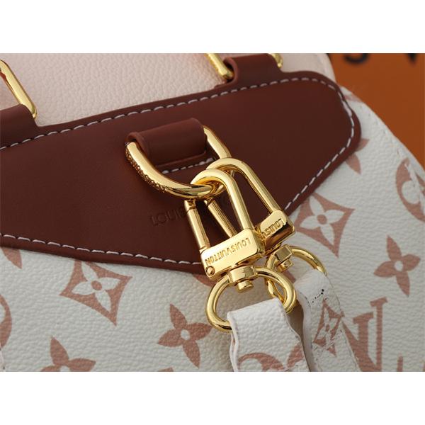 装飾フラップが映える LOUIS VUITTON ルイヴィトン コピー リュックサック フロントポケット ドローストリング仕様