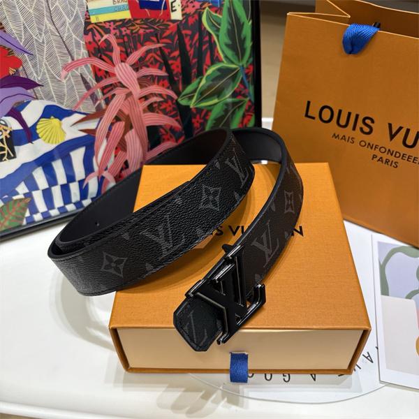 シックな金具使い LOUIS VUITTON ルイヴィトン コピー モノグラムベルト 立体LVシグネチャー 都会派仕様