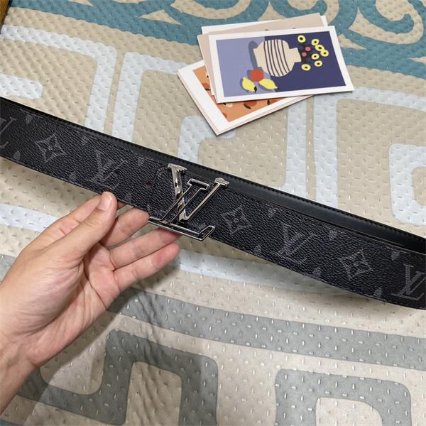金属の輝き際立つ LOUIS VUITTON ルイヴィトン コピー ワイドベルト モノグラム総柄 立体ロゴ金具
