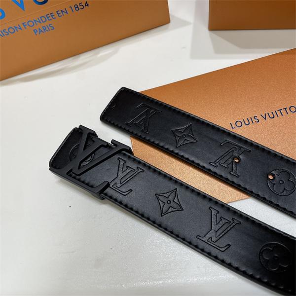 LOUIS VUITTON ルイヴィトン コピー メンズ ベルト エンボスモノグラム 同色LVバックル 立体ロゴ仕様