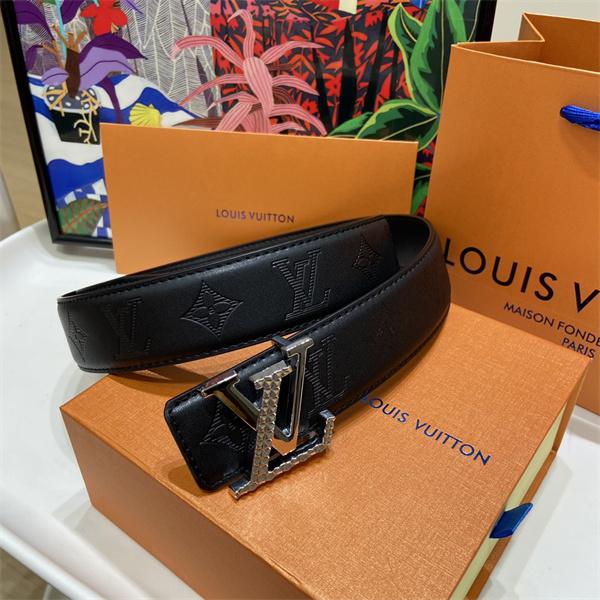 金具ディテール際立つ LOUIS VUITTON ルイヴィトン コピー ワイドベルト ピラミッド装飾 LVシグネチャー