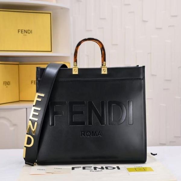 FENDI コピー 都会的レタリングバッグ ROMAロゴ ワイドショルダー 手提げ兼用 収納力重視 トート