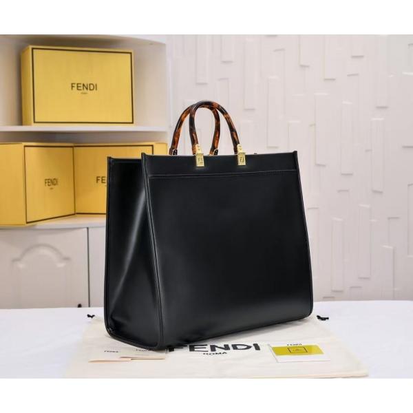 FENDI コピー 都会的レタリングバッグ ROMAロゴ ワイドショルダー 手提げ兼用 収納力重視 トート
